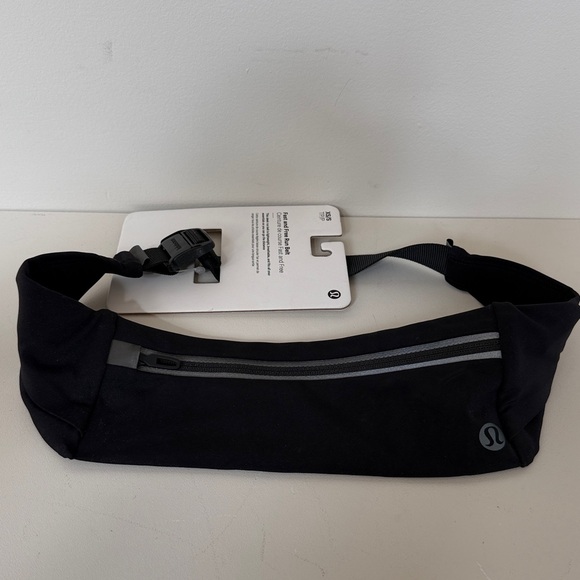 lululemon athletica Fast and Free Run Belt - Black with Reflective Stripe - Picture 3 of 3